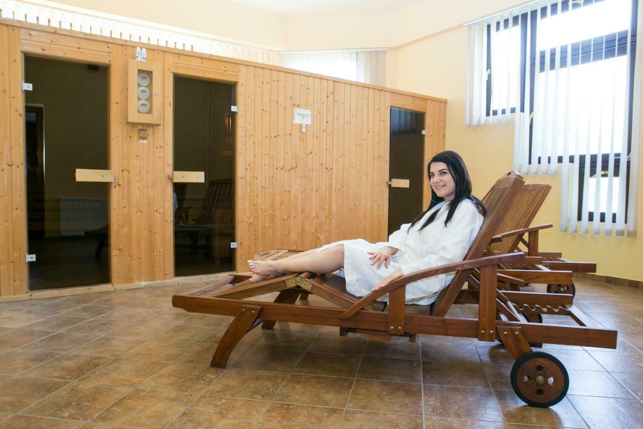 Hotel Fortuna Dávod المظهر الخارجي الصورة
