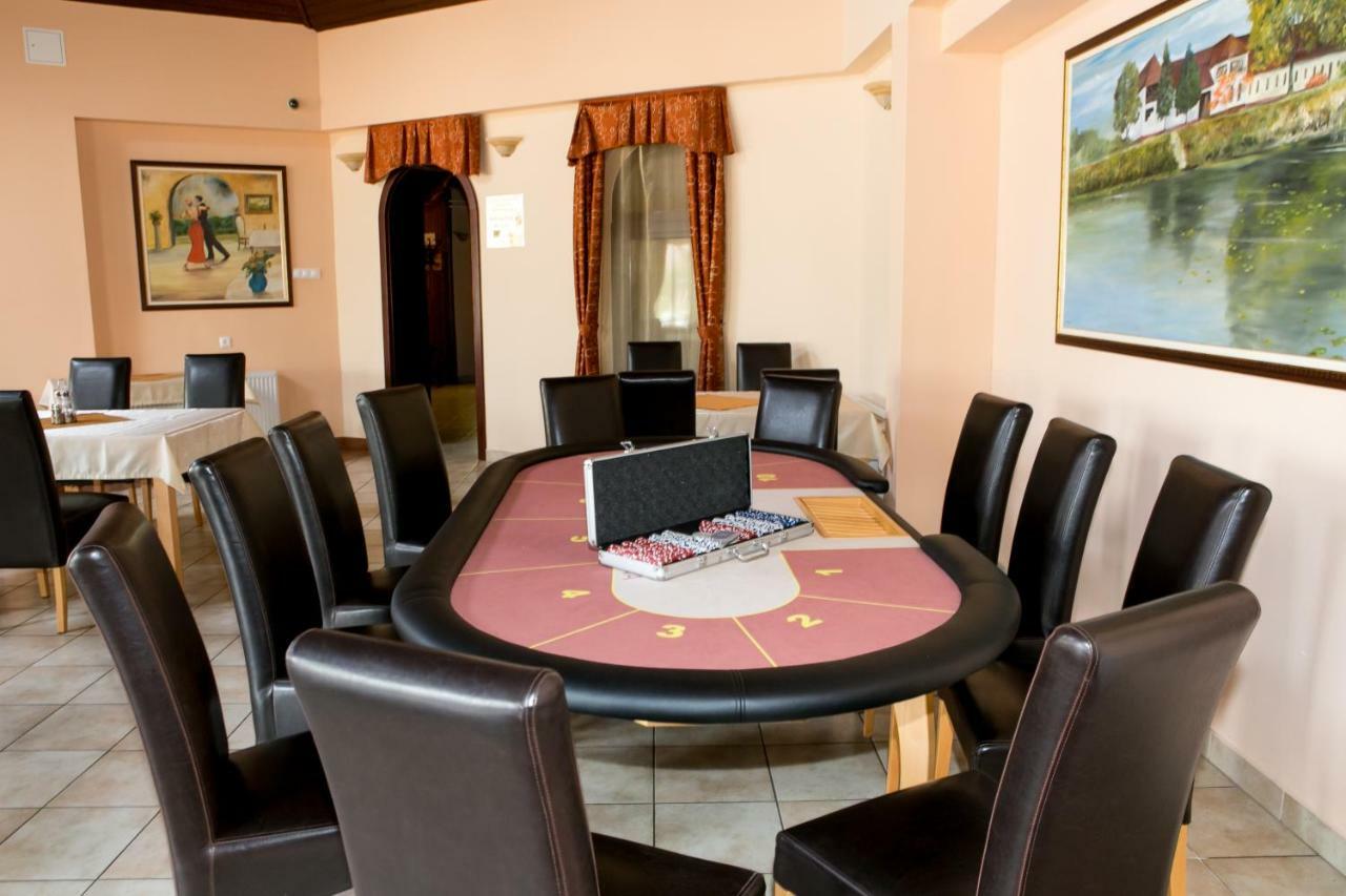 Hotel Fortuna Dávod المظهر الخارجي الصورة