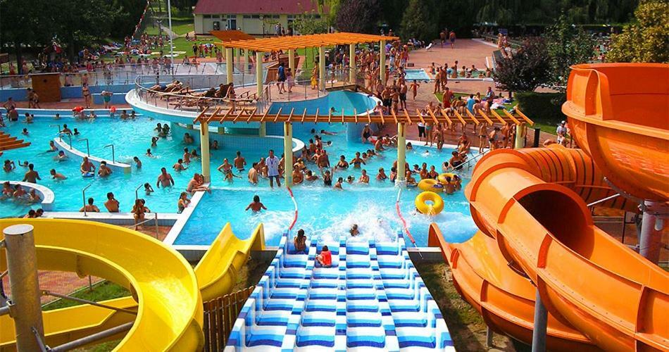 Hotel Fortuna Dávod المظهر الخارجي الصورة